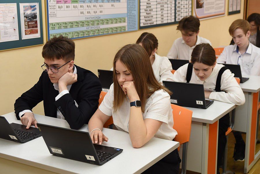 Школьники Усть-Лабиснка узнали о метеопрогнозировании во время «Урока цифры»