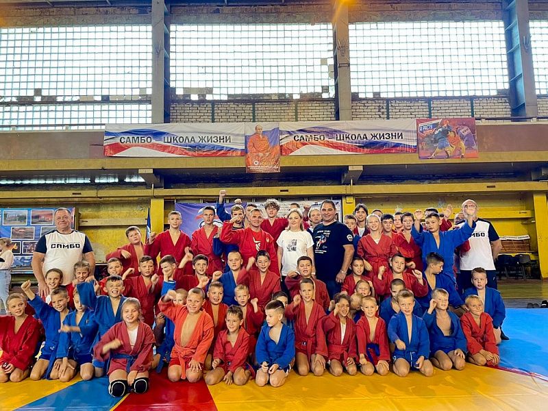 Кубанский спортсмен Федор Дурыманов провёл мастер-класс в ЛНР Кубанский спортсмен Федор Дурыманов провёл мастер-класс в ЛНР
