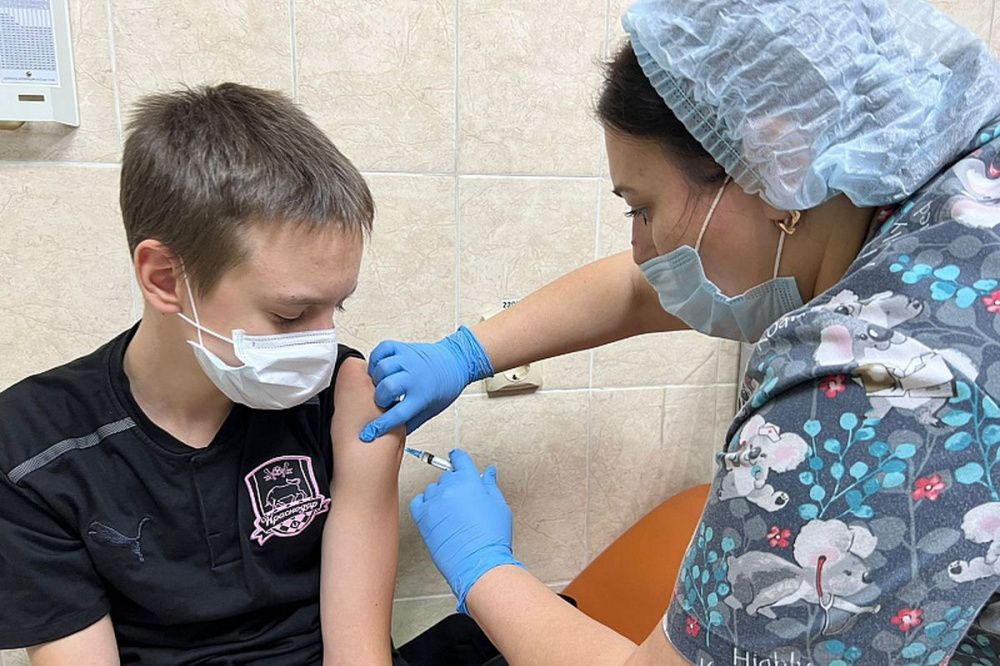 2210 подростков вакцинировали от COVID-19 в Краснодарском крае