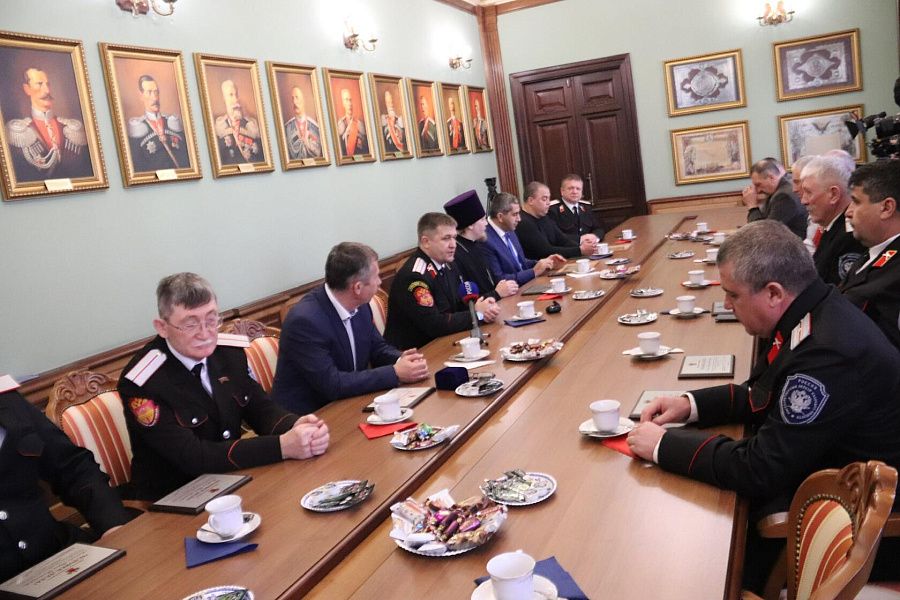 На Кубани наградили казаков и общественников за активное участие в сборе и доставке гуманитарной помощи в зону СВО