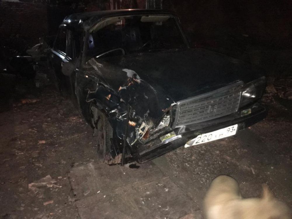 «Жигули» врезалось в дерево в Динском районе