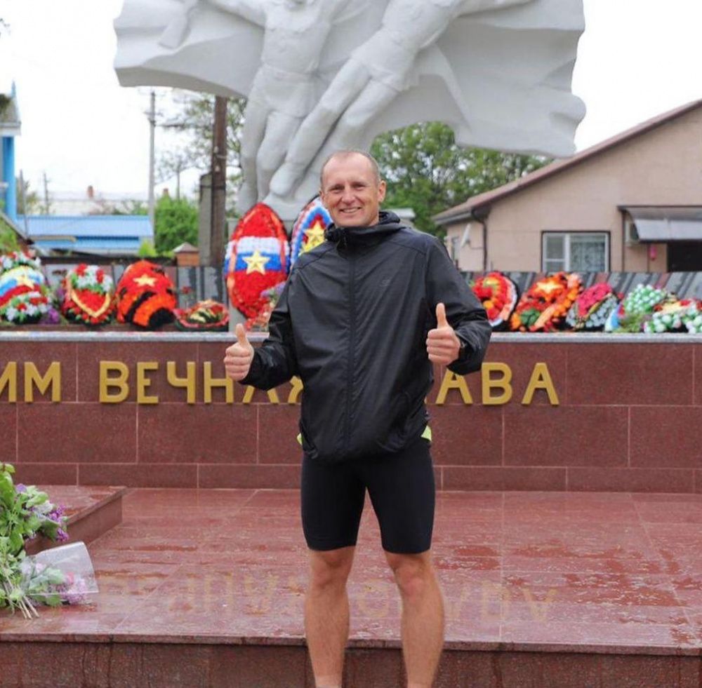 Марафонец Алексей Перов совершил забег на 76 км в честь Дня Победы
