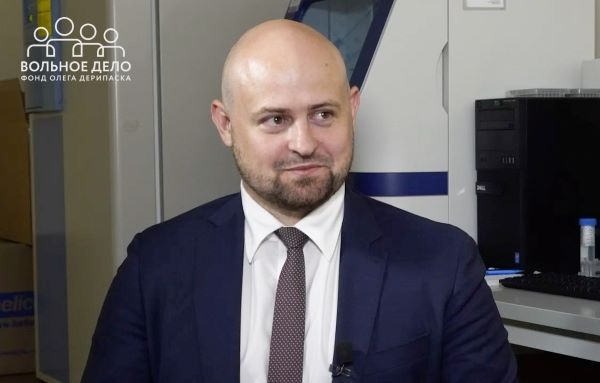 В цикл образовательных программ о COVID-19, запущенных фондом «Вольное Дело», вошло интервью с завлабом центра им. Н.Ф. Гамалеи