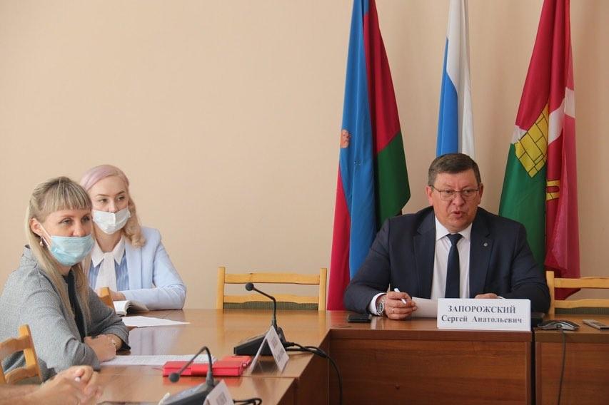 Школу №17 поселка Южного начали оснащать новой мебелью и техникой