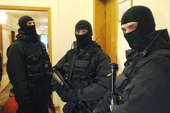 «СОБАКА С МИЛИЦИЕЙ ПРИХОДИЛА…»