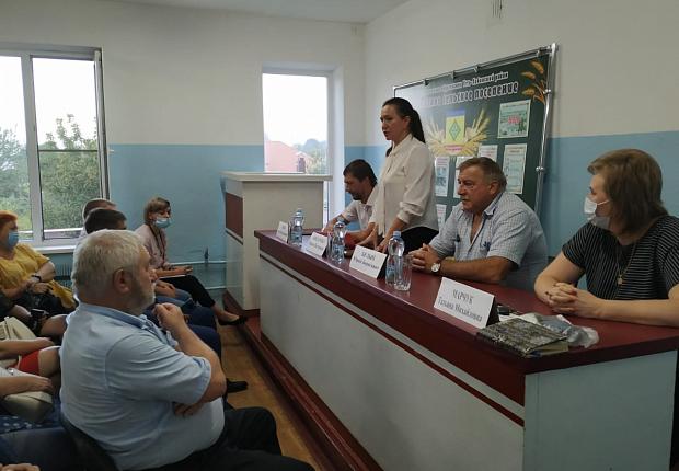 Представители районной администрации встретились с жителями хутора Безлесный и станицы Ладожской