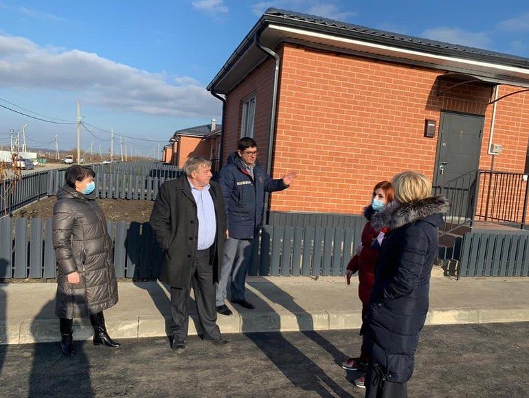 Администрация Усть-Лабинского района приняла еще 20 квартир для детей-сирот