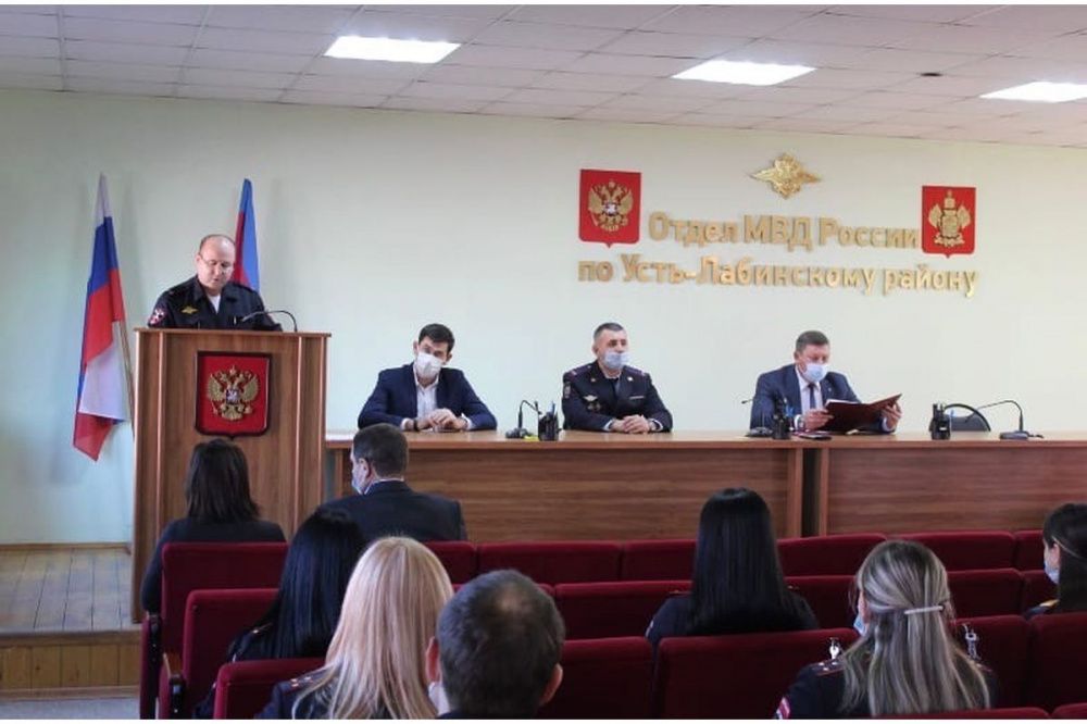 Участковых уполномоченных полиции поздравили с профессиональным праздником в Усть-Лабинском районе