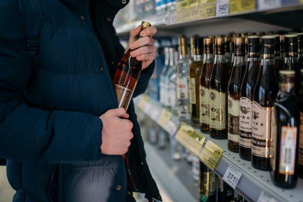 Приезжие из Новокубанска обокрали алкомаркеты Кропоткина