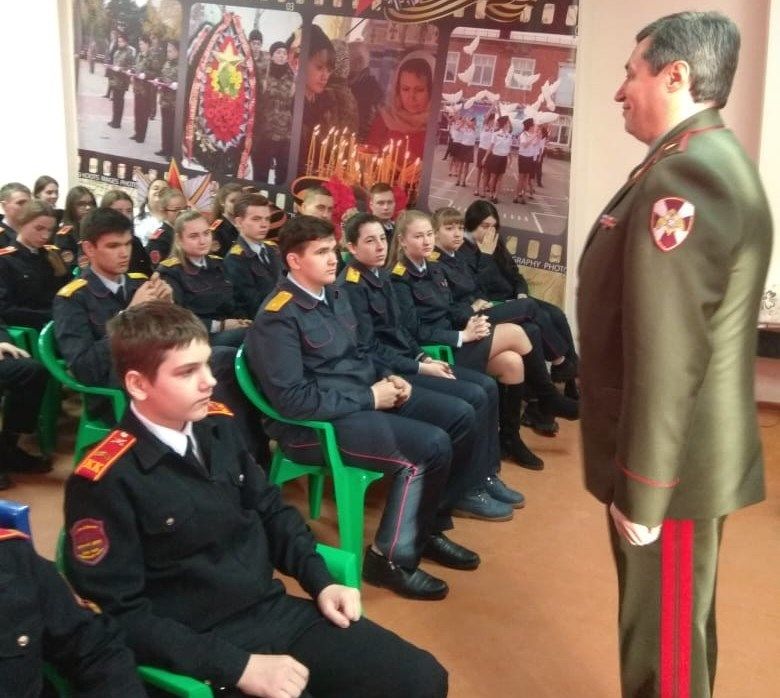 Генерал-майор пообщался с усть-лабинскими школьниками