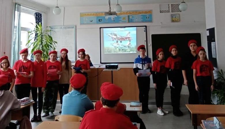 В усть-лабинской школе №7 прошел урок памяти летчика Романа Филиппова