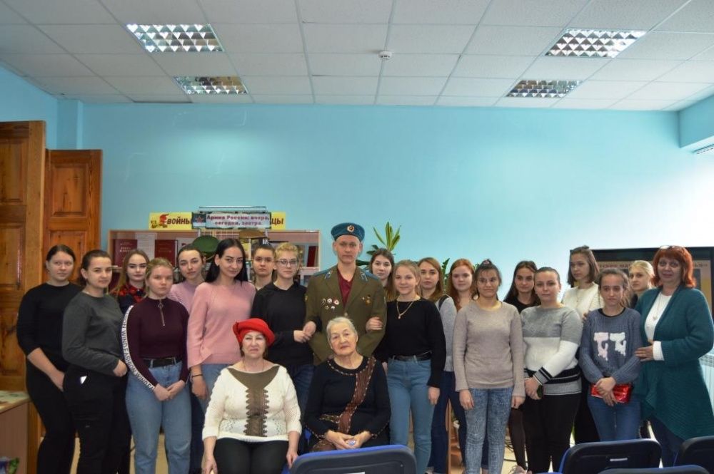 Солдатские матери встретились с усть-лабинскими студентами
