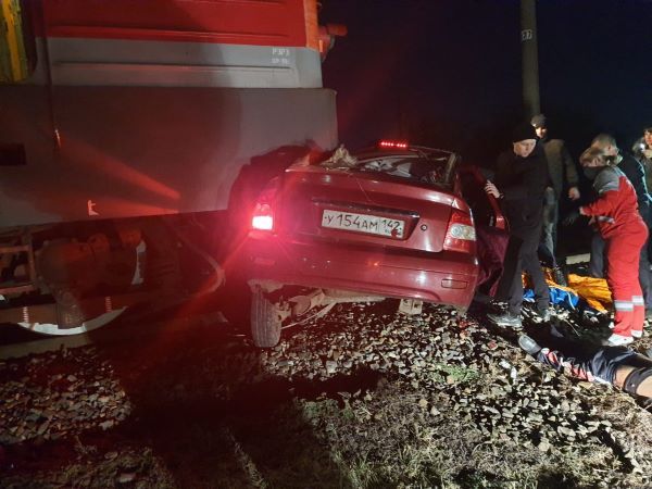 Установлены личности погибших в аварии на железнодорожном переезде в Усть-Лабинске