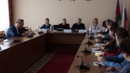 ЮРИЙ РЯБЧЕНЮК: «МИМО НАС ЕДУТ ДЕНЬГИ!»