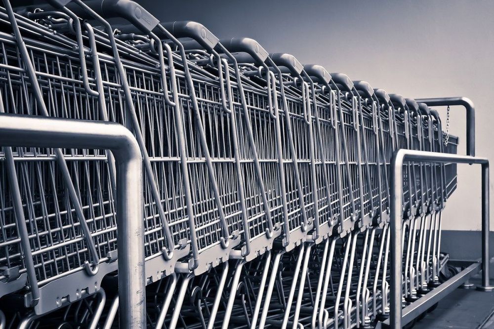 Торговые сети России начали формировать запасы продуктов на случай повышенного спроса