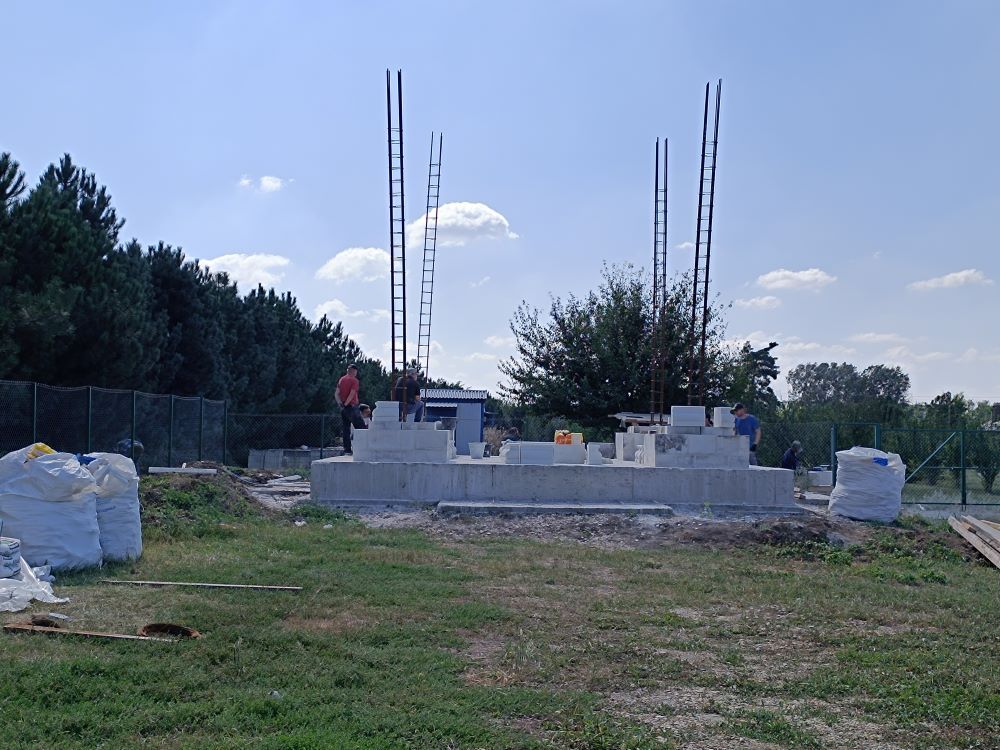 На Патриаршем Подворье в хуторе Аргатов достраивают звонницу