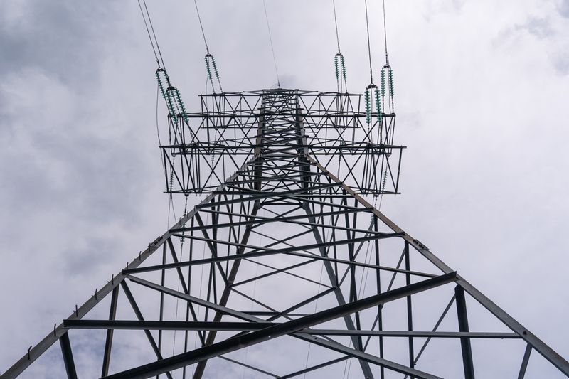 Реконструкция электросетей. Авария на электросетях. Отключение вайфая. Подключение электричества. Роутер в квартире.