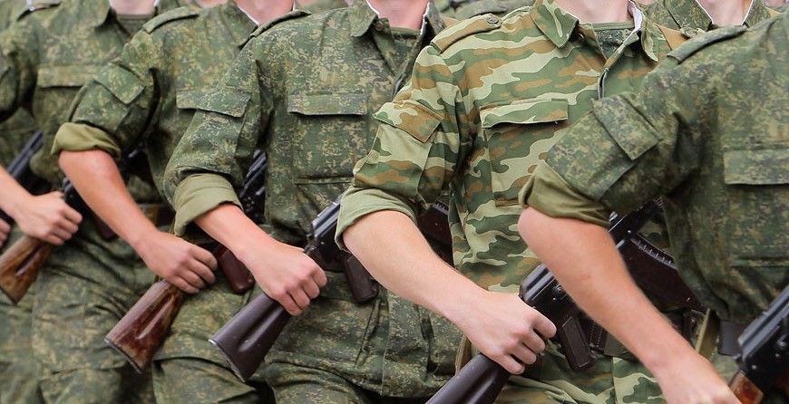 У солдата карантин: весенний призыв в России перенесли на 12 апреля