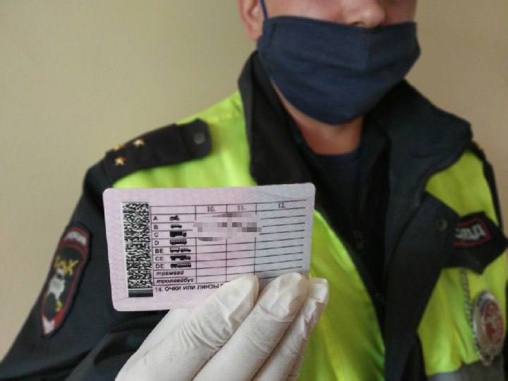 Истекающие в 2023 году водительские права жителей Усть-Лабинска продлены на три года