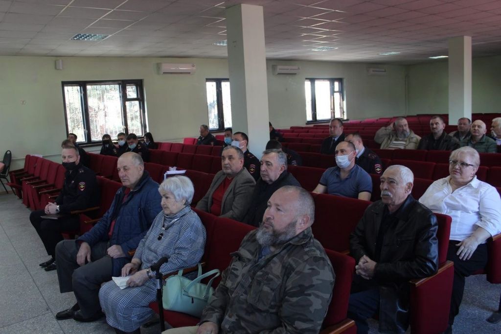 Ветеранов МВД поздравили с профессиональным праздником в Усть-Лабинске.jpg