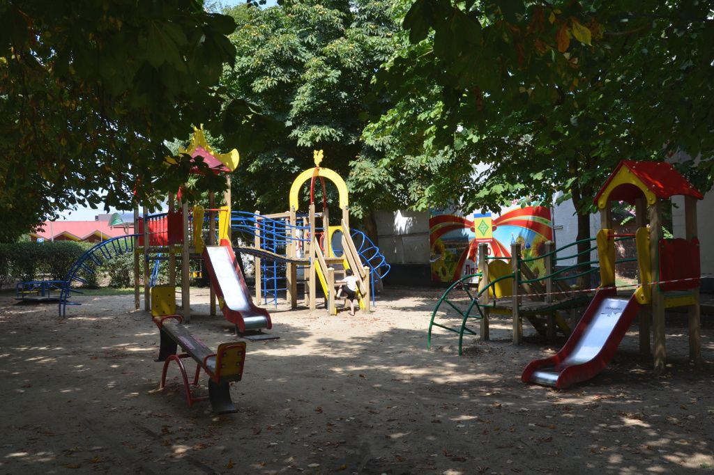 Детская площадка возде администрации.JPG