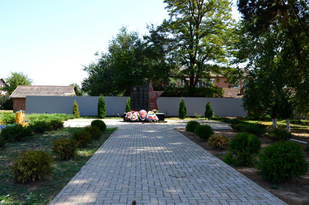 Памятник ВОВ в Южном.JPG