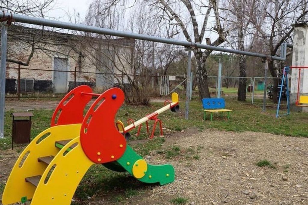 Две детские площадки открыли в Усть-Лабинске. Две детские площадки открыли в Усть-Лабинске.