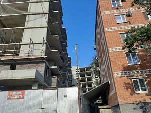 Строительство многоэтажки в центре Усть-Лабинска стало поводом для жалоб Строительство многоэтажки в центре Усть-Лабинска стало поводом для жалоб