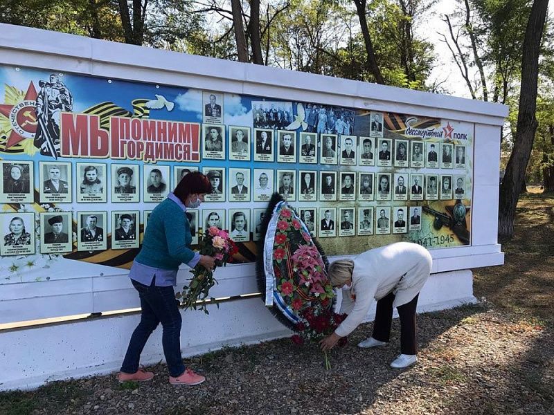 Памятную доску установили в селе Суворовское Памятную доску установили в селе Суворовское