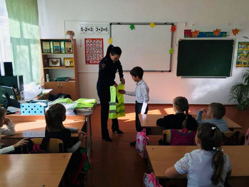 В Усть-Лабинском районе проходит акция «Внимание - дети!» В Усть-Лабинском районе проходит акция «Внимание - дети!»