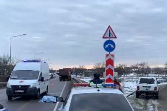 Мужчина погиб под колесами большегруза в Усть-Лабинском районе 17 января Мужчина погиб под колесами большегруза в Усть-Лабинском районе 17 января