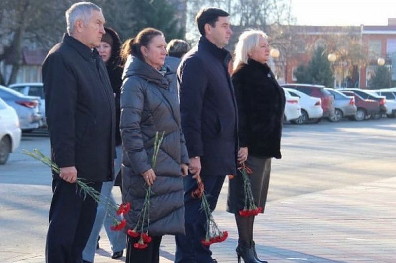 Память погибших воинов почтили в Усть-Лабинске и станице Некрасовской Память погибших воинов почтили в Усть-Лабинске и станице Некрасовской