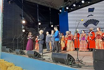 На фестивале «Александровская крепость» побывали Олег Дерипаска, Алексей Езубов, Александр Власов и Виктор Рыжаков На фестивале «Александровская крепость» побывали Олег Дерипаска, Алексей Езубов, Александр Власов и Виктор Рыжаков
