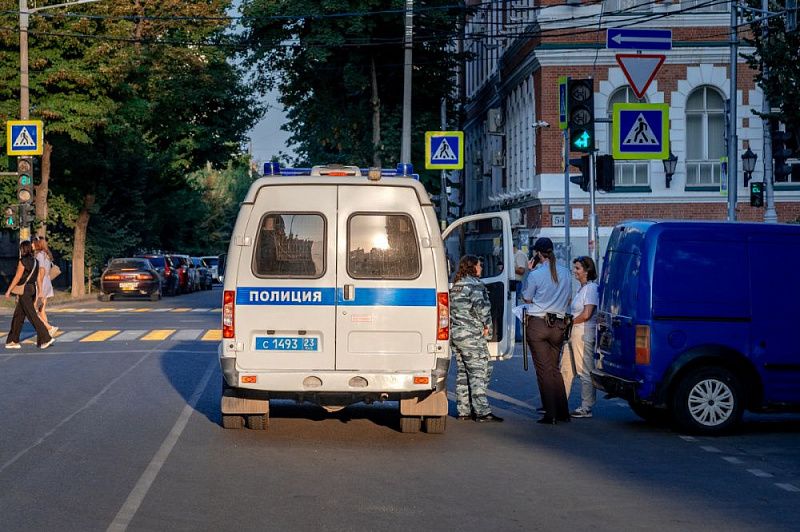 В Усть-Лабинске мотоциклист без прав врезался в автомобиль В Усть-Лабинске мотоциклист без прав врезался в автомобиль