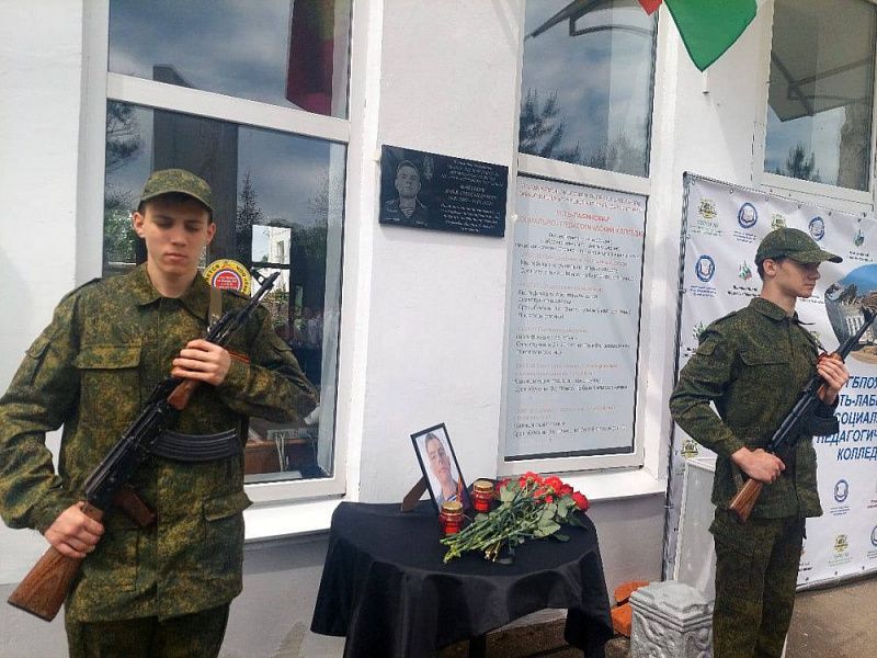 В Усть-Лабинске увековечили память погибшего героя СВО Ильи Файдукова В Усть-Лабинске увековечили память погибшего героя СВО Ильи Файдукова