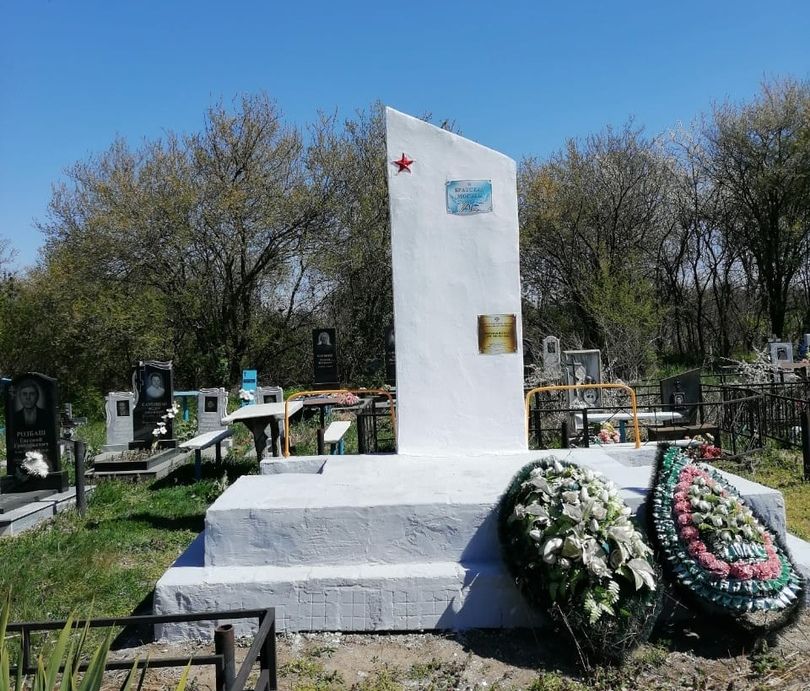 Маленький памятник в станице Восточная Маленький памятник в станице Восточная