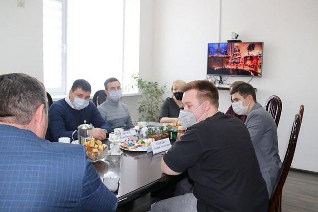 Глава Усть-Лабинского района встретился с финалистами конкурса.
