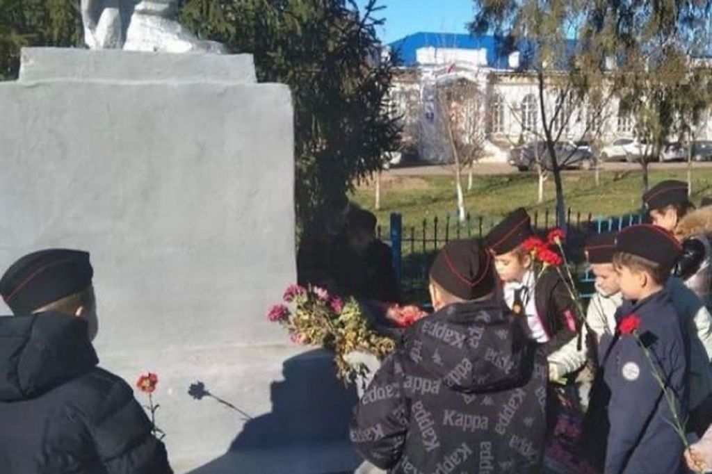 Возложение цветов состоялось в Усть-Лабинском районе 9 декабря.