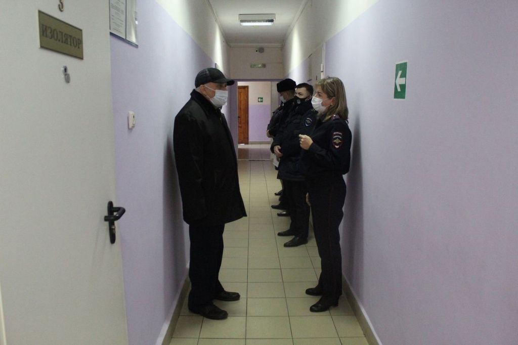 Председатель общественного совета посетил отдел полиции в Усть-Лабинске.jpg
