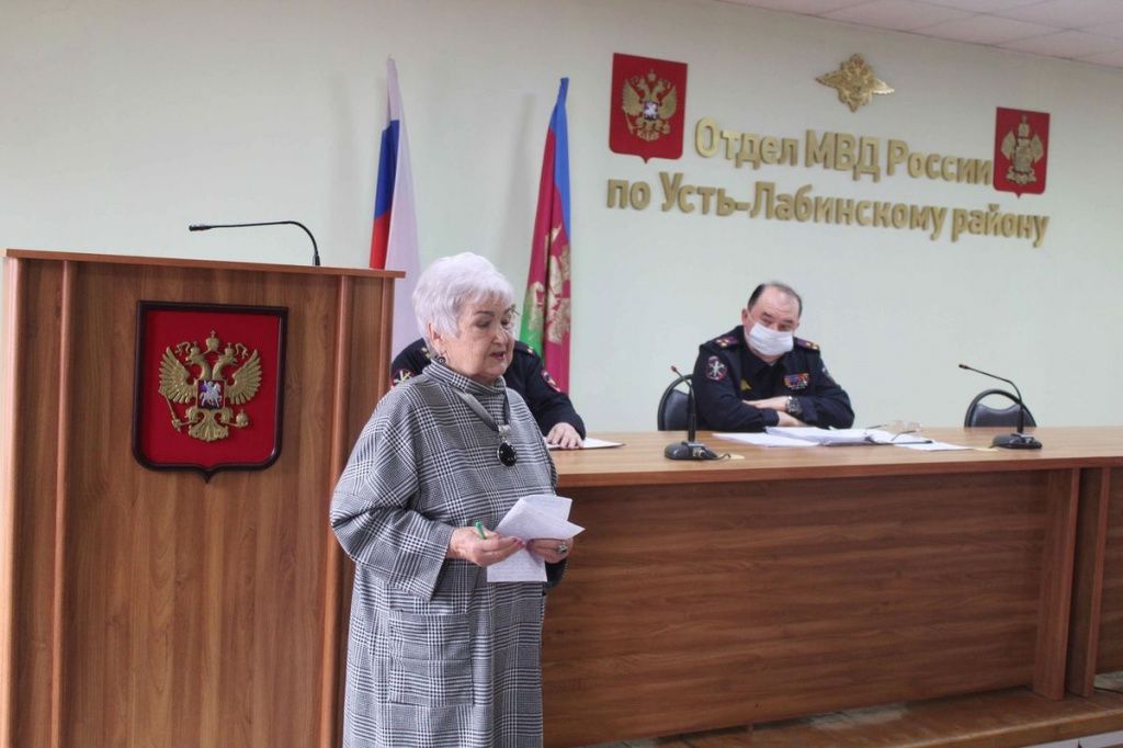 Женщин-полицейских наградили в Усть-Лабинске.