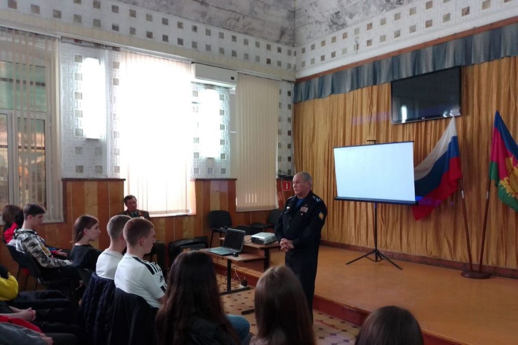 Усть-лабинская молодежь принимает участие в краевом проекте «Диалоги с Героями».jpg