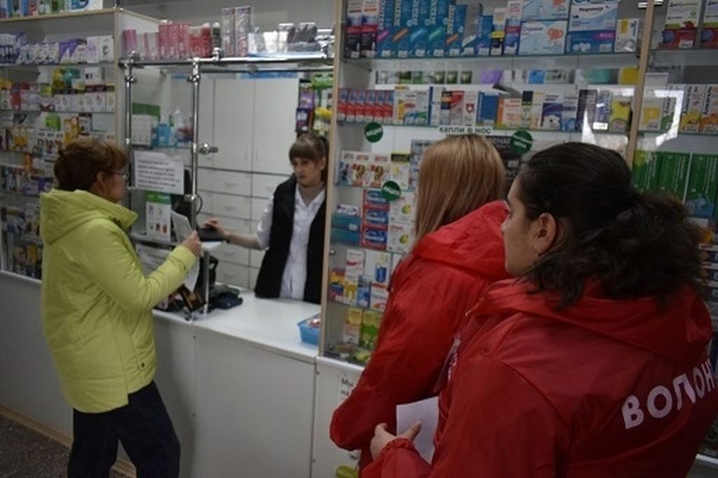 Полицейские и волонтеры продолжают проводить рейды по аптекам в Усть-Лабинском районе.jpg