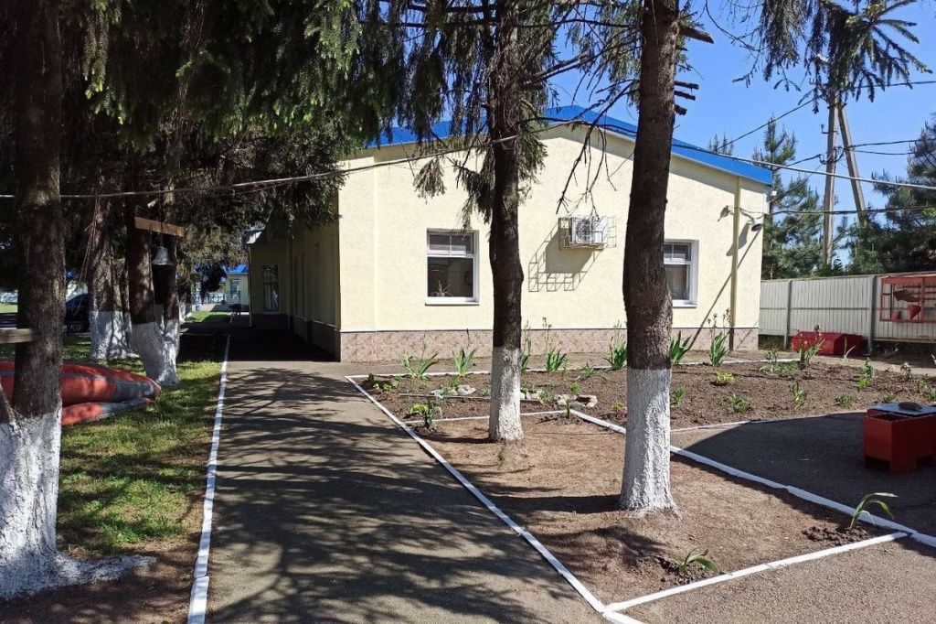 Субботник организовали в Центре детского отдыха «Тополек» в Усть-Лабинском районе.jpg