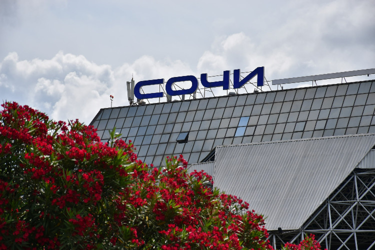 Фасад здания Международного аэропорта Сочи имени В.И. Севастьянова