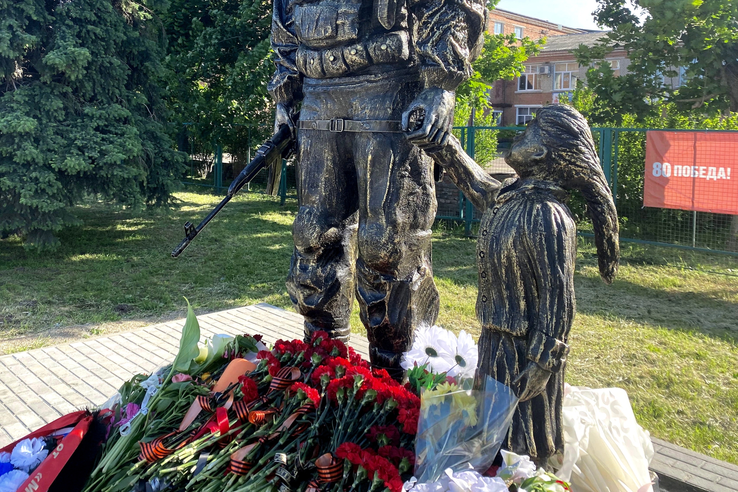 памятник погибшим на СВО в станице Ладожской