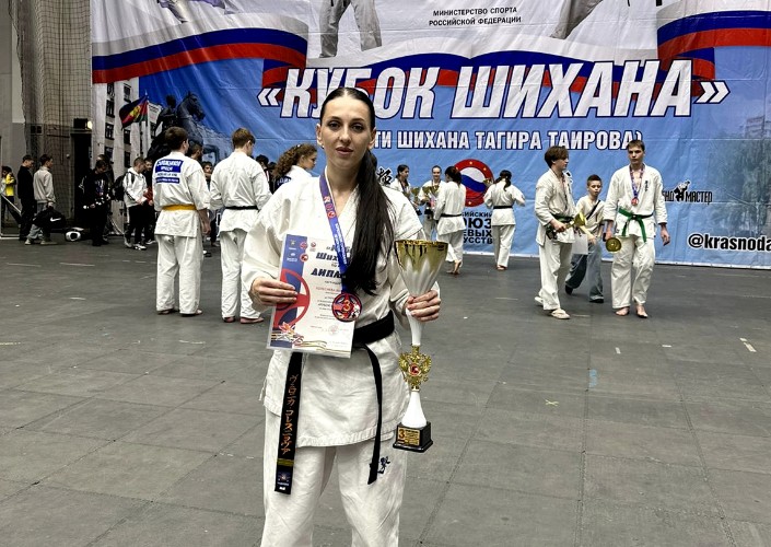 Вероника Колеснёва с бронзовой наградой Кубка Шихана