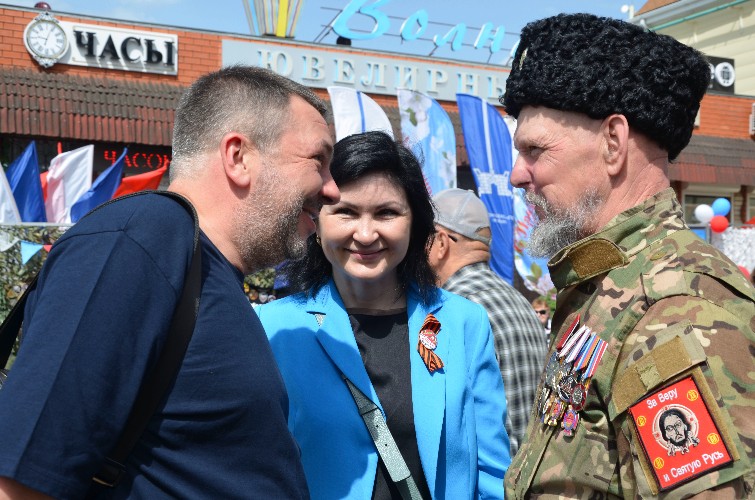 Анна Придня с казаками Усть-Лабинского района