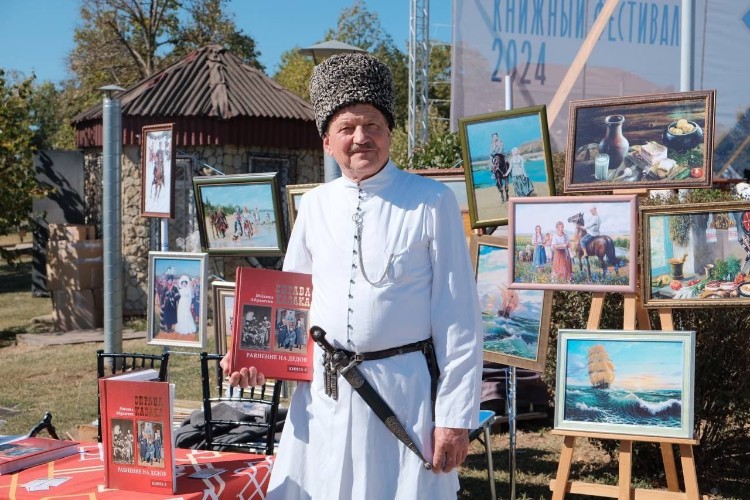 казак с книгой в руке