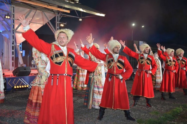 Выступления творческих коллективов на фестивале «Александровская крепость» 2024 году