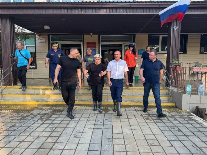 Губернатор Краснодарского края Вениамин Кондратьев в поселке Новомихайловский Туапсинского района
